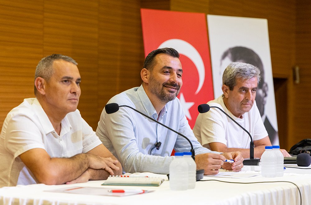 BAŞKAN VEKİLİ MEHMET ÇİÇEK, MUHTARLARLA BİR ARAYA GELDİ