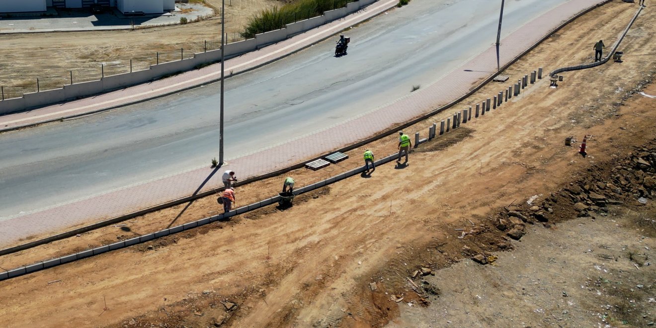 PİYADE ER FİKRET KARAMUSAOĞLU CADDESİ’NDE DÜZENLEME ÇALIŞMALARI BAŞLADI