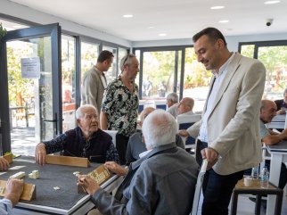 BAŞKAN VEKİLİ ÇİÇEK’TEN EMEKLİ KAHVESİ VE ESNAF ZİYARETİ