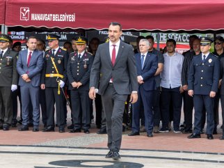 BAŞKAN VEKİLİ MEHMET ÇİÇEK, 29 EKİM CUMHURİYET BAYRAMI ÇELENK SUNMA TÖRENİNE KATILDI