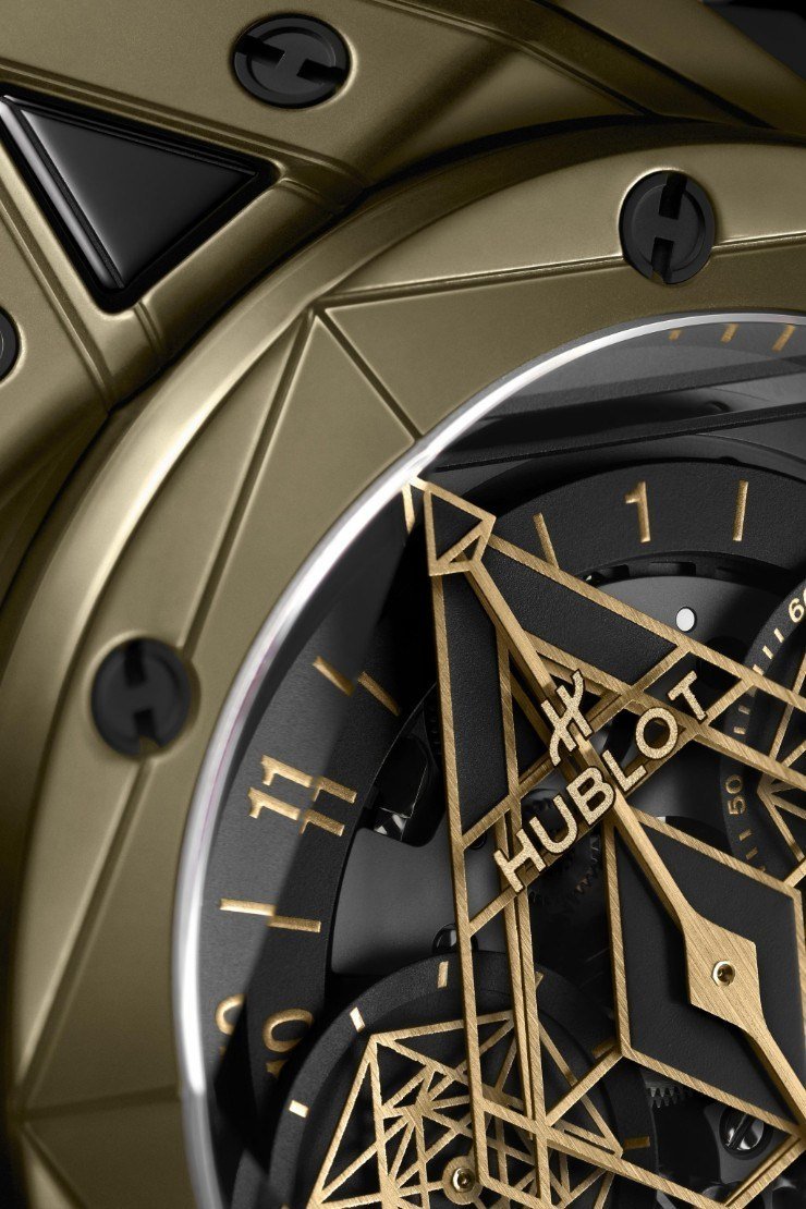 CLbig-bang-unico-sang-bleu-II-magic-gold-45-mm-close-up-shot