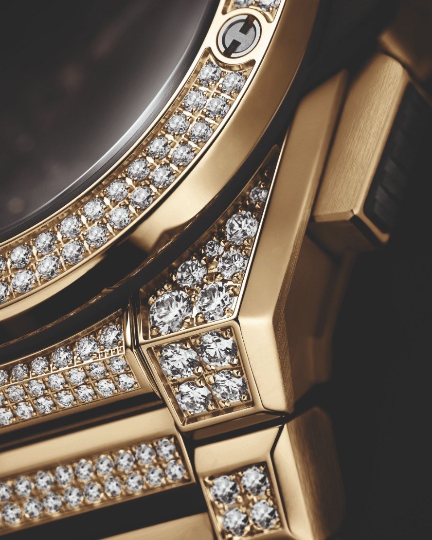 Hublot_Big Bang integral Yellow Gold Pave_451.VX.1130.VX.3704-CU