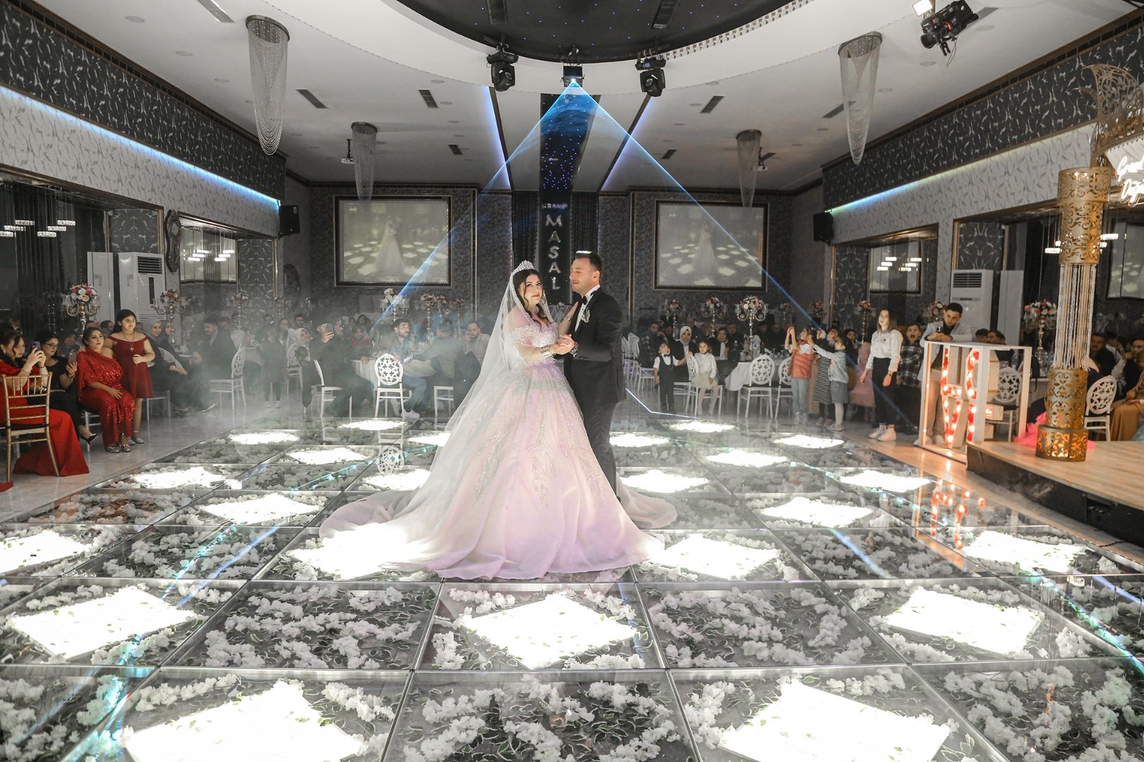 2025 Yenilenen Salonumuz