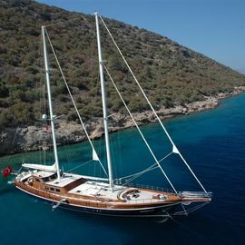 Zephyria 2 Deluxe Yacht