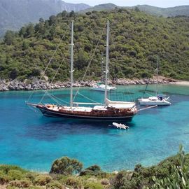 Zephyria 2 Deluxe Yacht