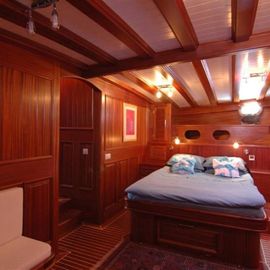 Zephyria 2 Deluxe Yacht
