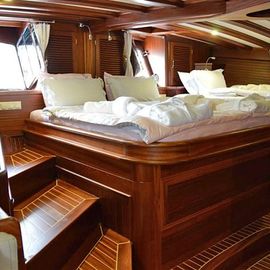Zephyria 2 Deluxe Yacht