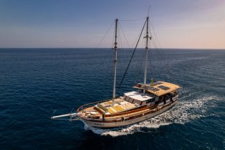 Oasis 2 Standard Plus Yacht