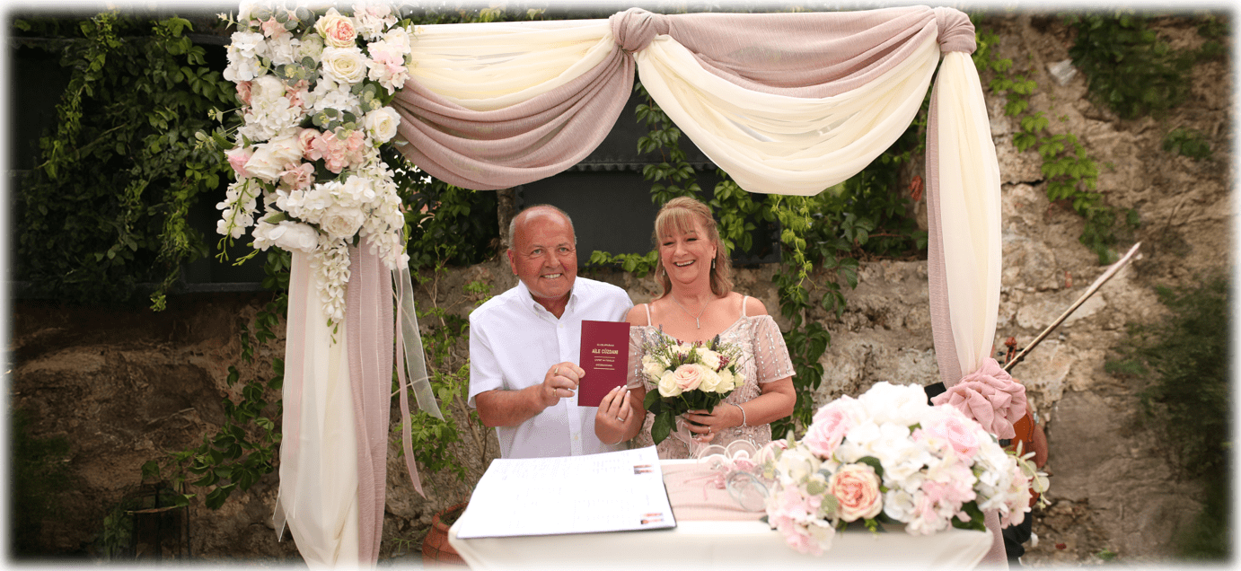 Организатор гражданских свадеб в Турции