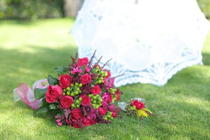 Seasonal flowers in the bride's bouquet