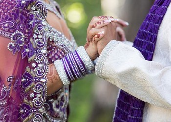 Indian-Wedding-bride-groom-holding-hands