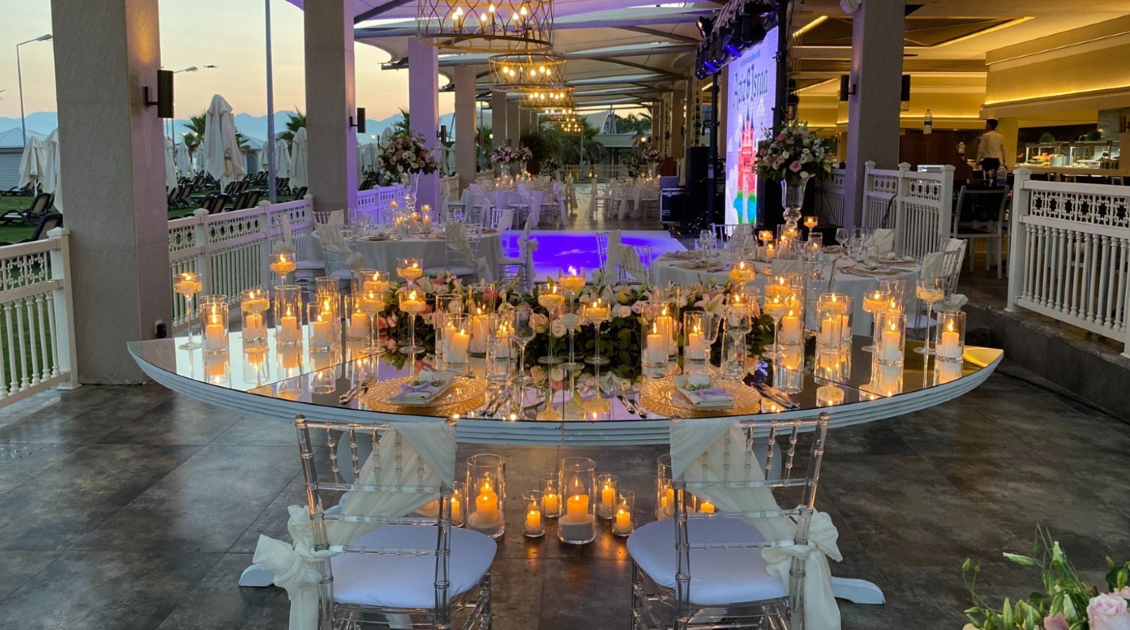 Marriage on beach in Turkey