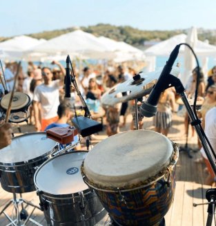 WHİTE BEACH AYAYORGİ