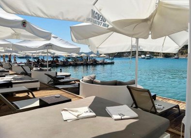 WHİTE BEACH AYAYORGİ