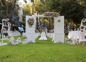 Свадьба в зеленой зоне Анталии
