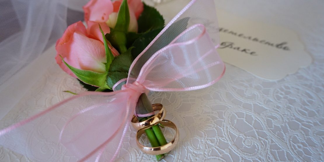 اهمیت انگشتر تک سنگ و انگشتر عروسی در هنگام ازدواج