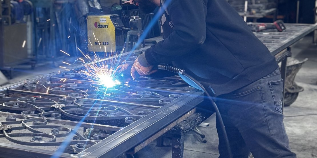 Ferforje ile Evinize Sanat Katın: Estetik, Güvenlik ve Dayanıklılığın Buluşması