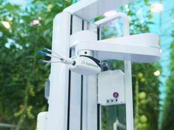 US grower AppHarvest buys robot making company