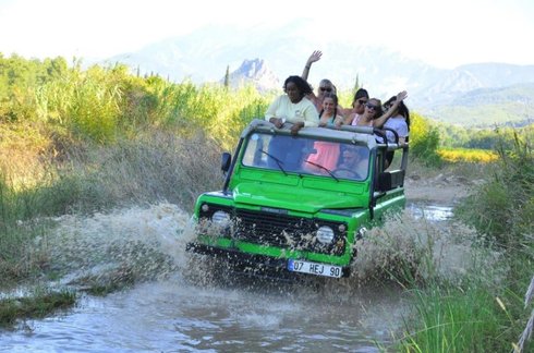 lara jeep safari