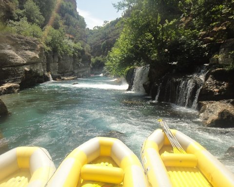 Забронировать рафтинг в Мана�