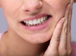 What is tooth sensitivity and how is it treated?