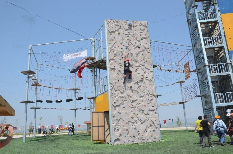 Metal construction adventure parks