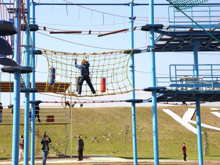 Metal construction adventure parks