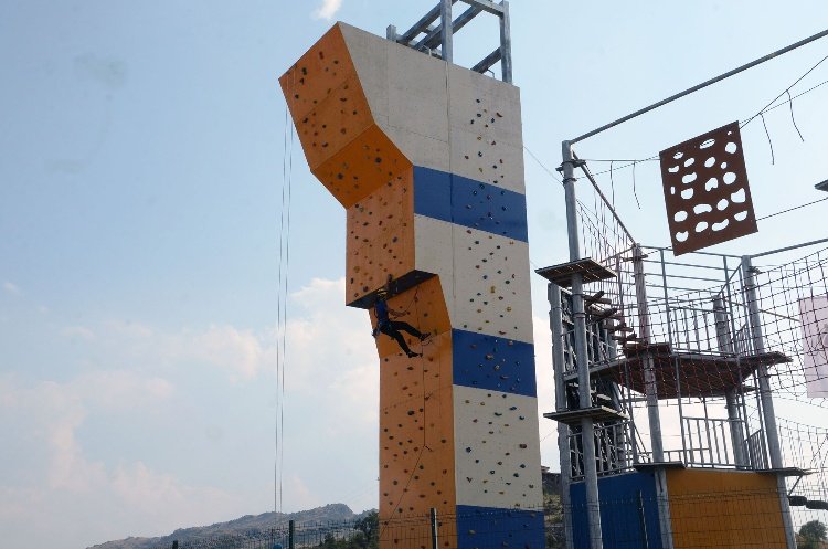 Metal construction adventure parks