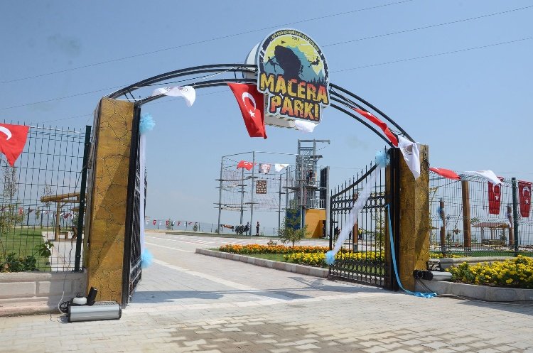 Metal construction adventure parks