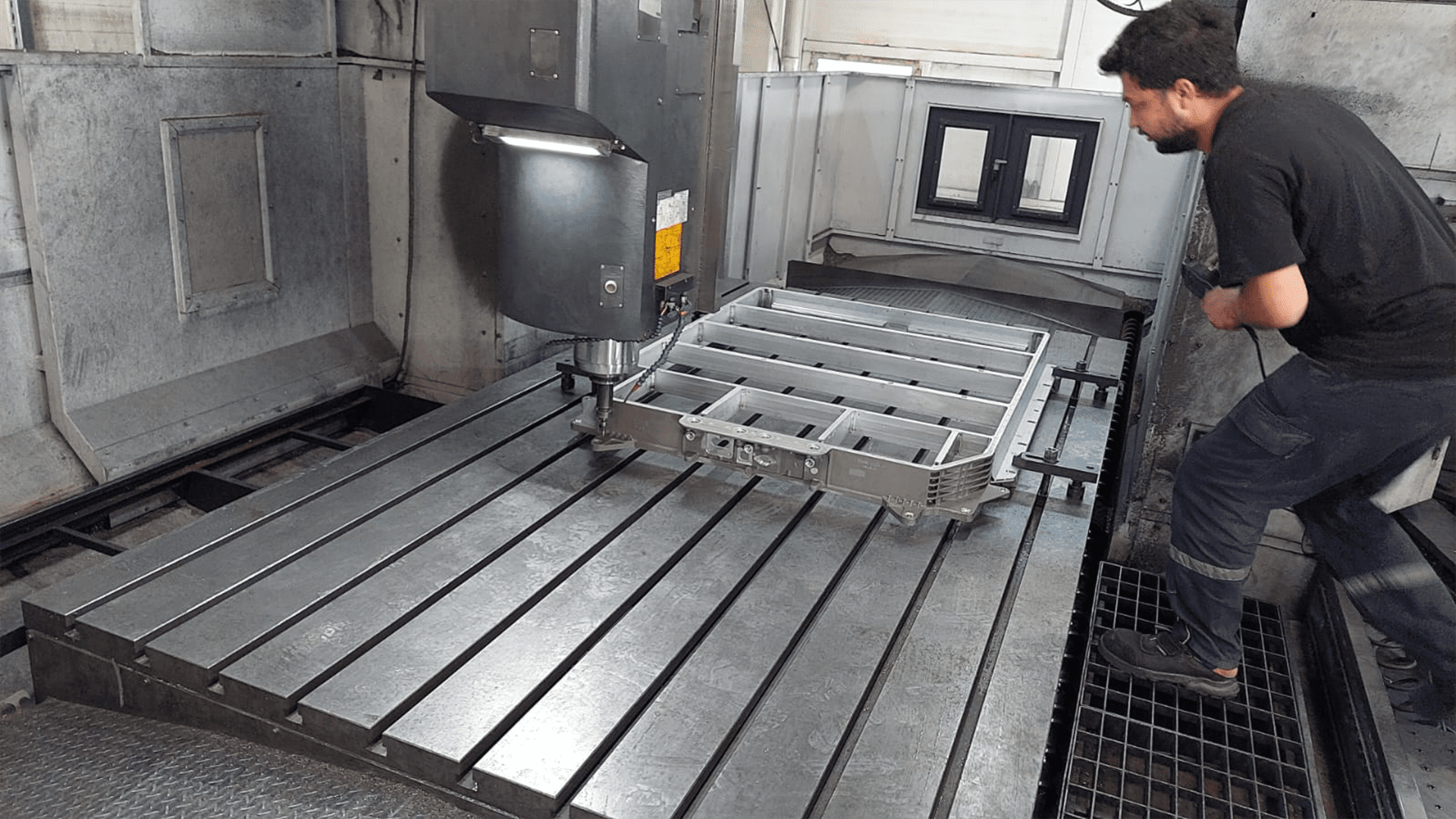 Togg alüminyum batarya tutucu