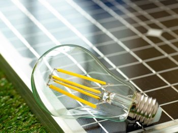 Küresel elektriğin yarısı yenilenebilir kaynaklardan