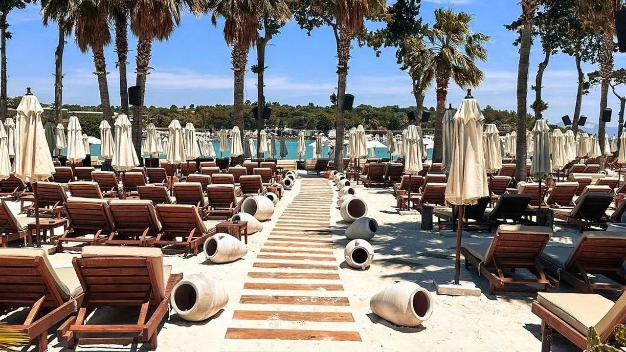 Mano Del Sol Beach 6