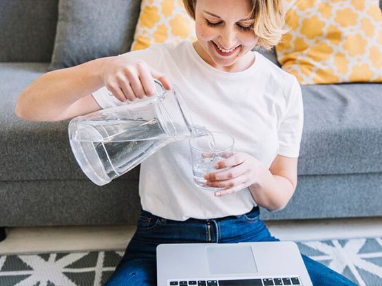 Karlı ve soğuk havalarda cildimiz için bol su tüke