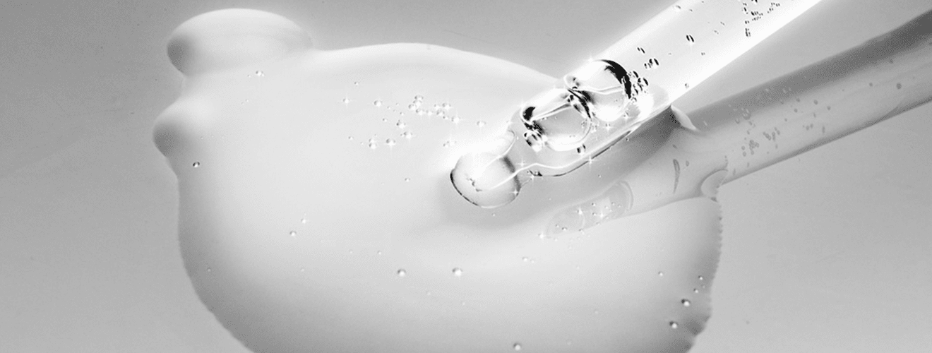 High-concentration hyaluronic acid serum, the main component of a biological lifting treatment.