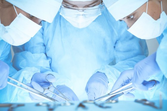 close-up-medical-team-performing-operation-group-surge