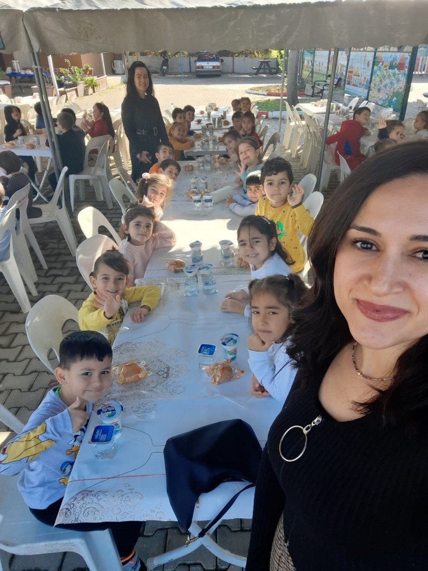 fe0370ed-bc2b-403f-ac62-df26b3357ef7