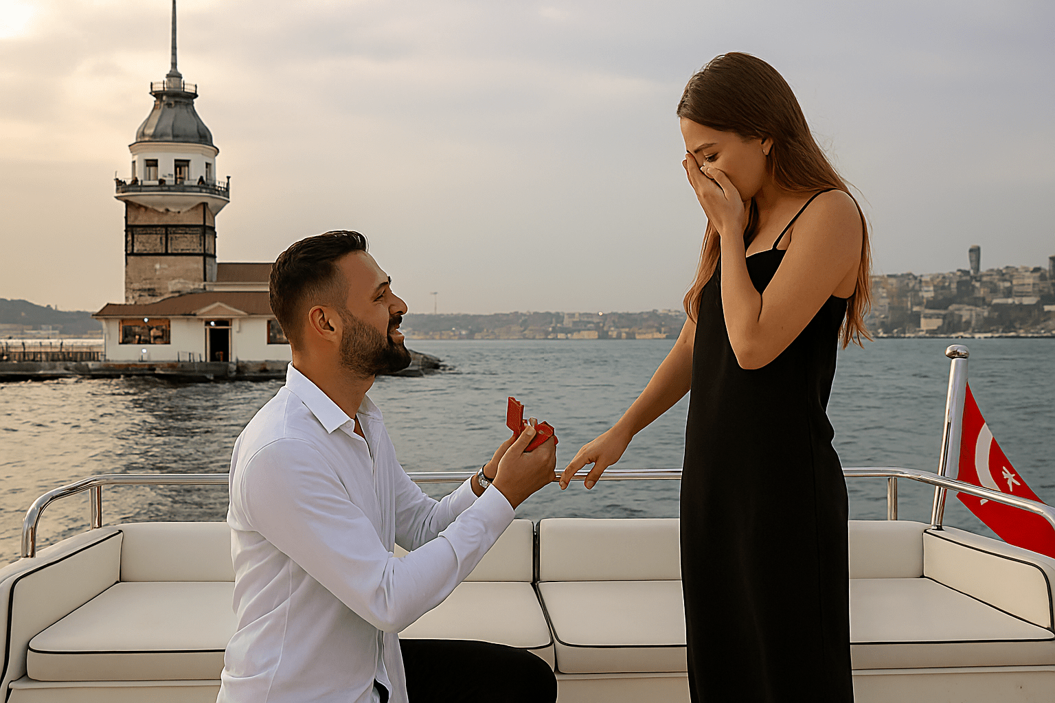 Kız Kulesi Önünde Yatta Evlilik Teklifi