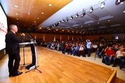 HALKIYLA PAYLAŞAN BAŞKAN