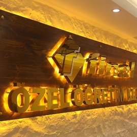 gold krom ışıklı iç mekan