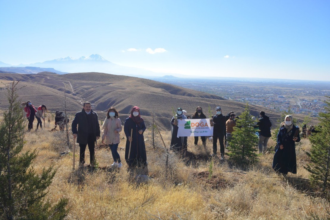 e8e108ab-43b3-42c8-9685-be76c368df57