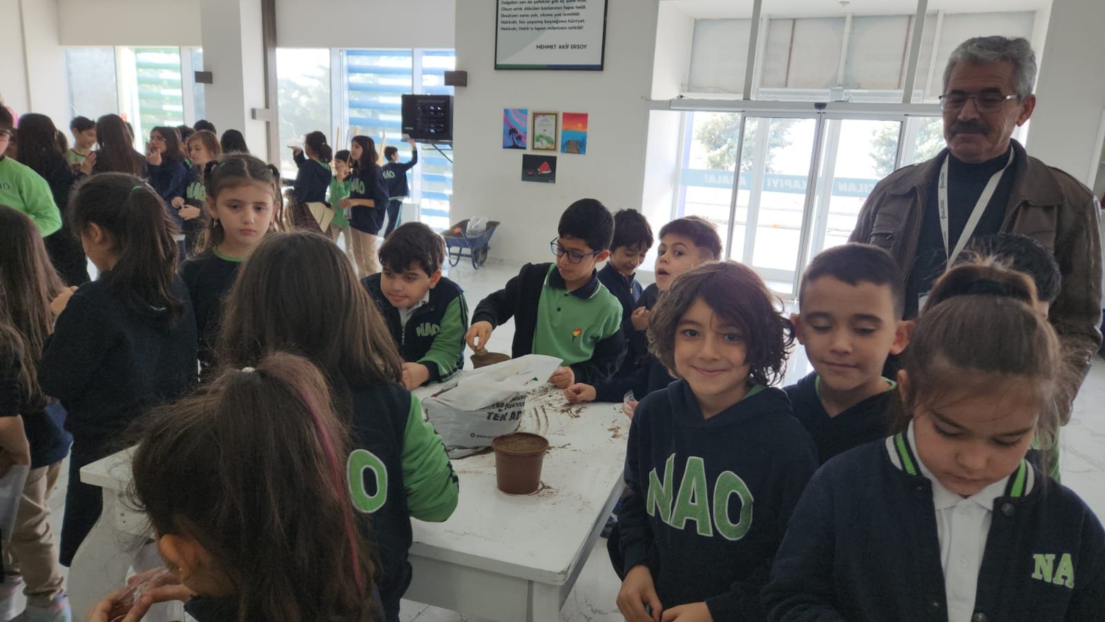 e37c33ab-14c8-4401-8bd6-6b98e4d037a1