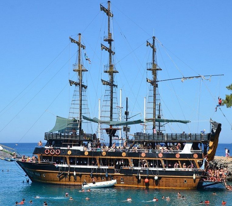 Анталия, Кемер: возможности экскурсий на пиратских судах