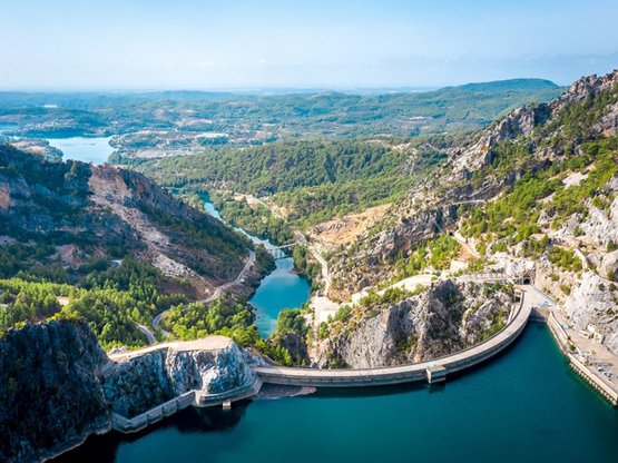 Türkiye'nin Antalya ilinde bulunan Oymapınar Gölü ve Etenna