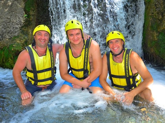 Где и какая компания занимается рафтингом в Анталии?