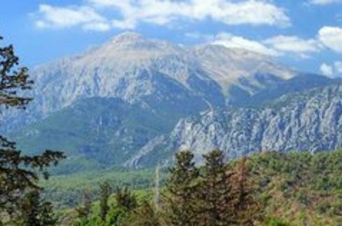Antalya'da bulunan en yüksek dağ ve en yüksek zirvesi
