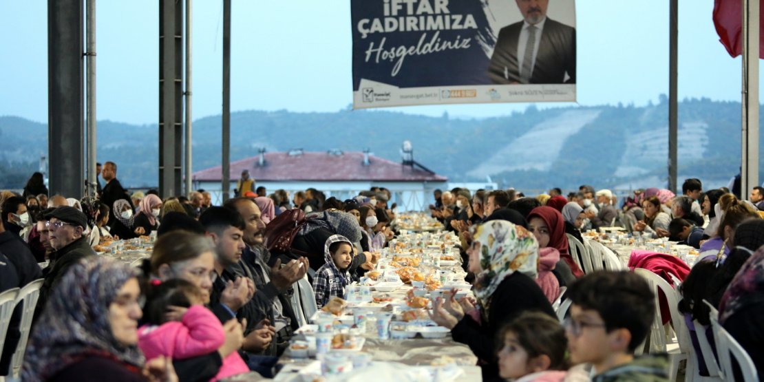 MANAVGAT BELEDİYESİ’NDEN MERKEZ ve 9 MAHALLEDE İFTAR