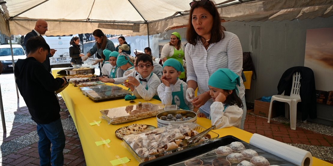 MİNİK YÜREKLERDEN "DEPREMZEDE KARDEŞE YARDIM KERMESİ"