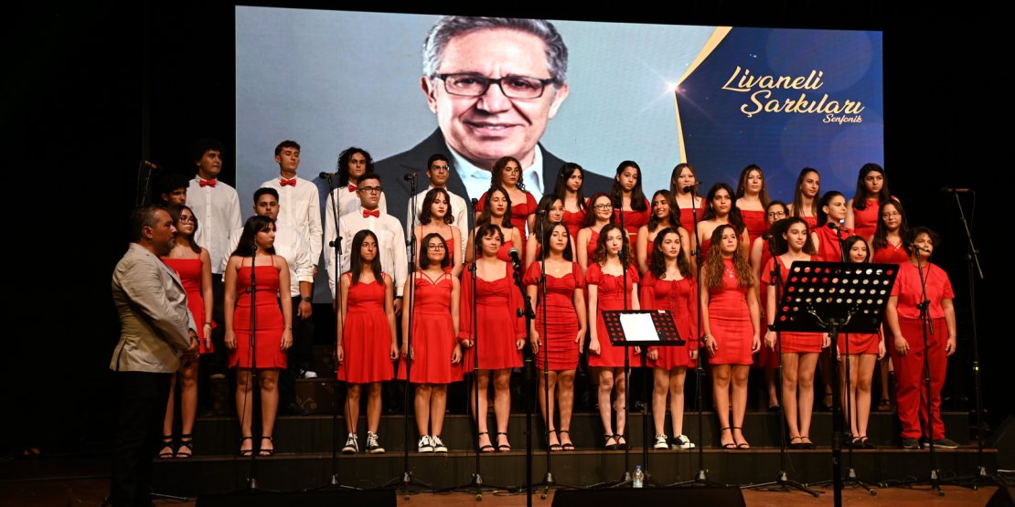 GENÇLİK KOROSU’NDAN ZÜLFÜ LİVANELİ ŞARKILARI KONSERİ