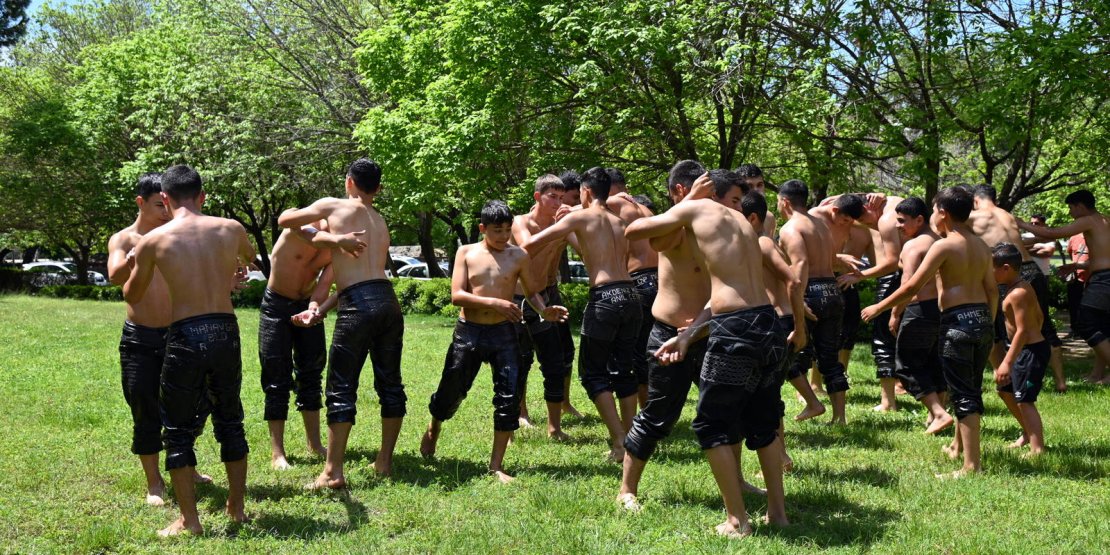 GELECEĞİN BAŞPEHLİVANLARI HAZIRLIKLARA DEVAM EDİYOR