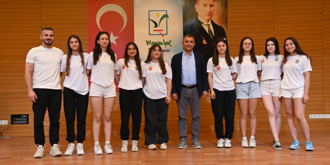 BAŞKAN KARA BAŞARILI SPORCULARI ONURLANDIRDI